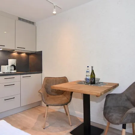 Luv & Lee, Whg 11 Westerland