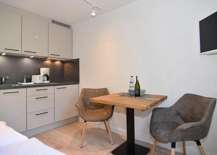 Luv &amp Lee, Whg 11 Westerland